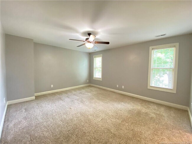 Building Photo - 484 Crown Point