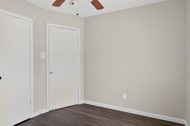 Building Photo - 10606 Forest Leaf Dr