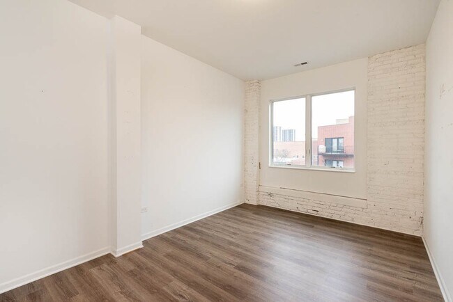 Building Photo - 2550 S Wabash Ave
