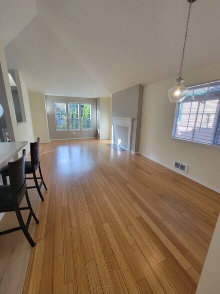 Building Photo - 9506 Sand Point Way NE