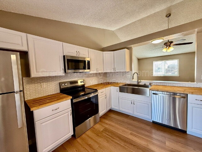 Building Photo - 4463 E 122nd Ct