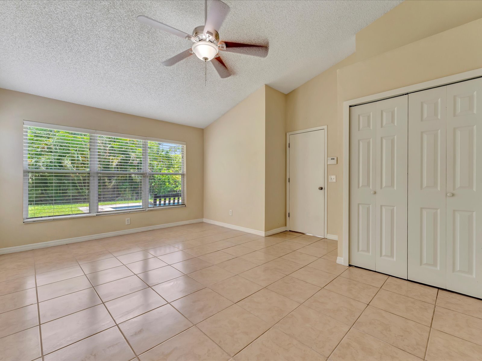 Master bedroom - 5105 39th St W