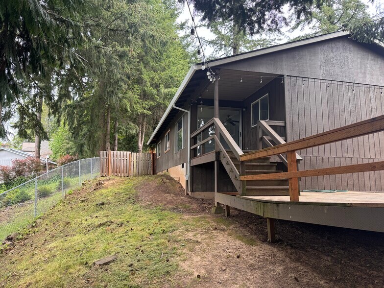 Building Photo - 891 NE Bunyard Pl