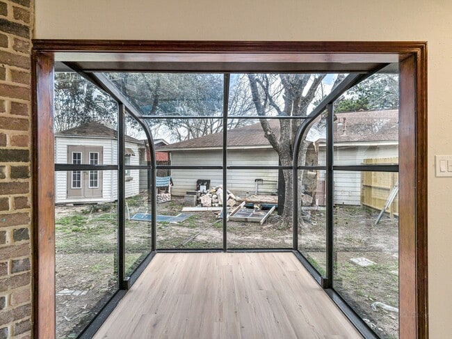 Building Photo - 9254 Autumnsong Dr