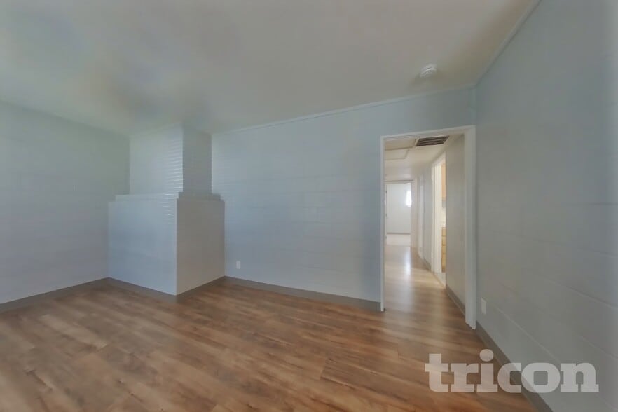 Building Photo - 5307 Esmeralda St