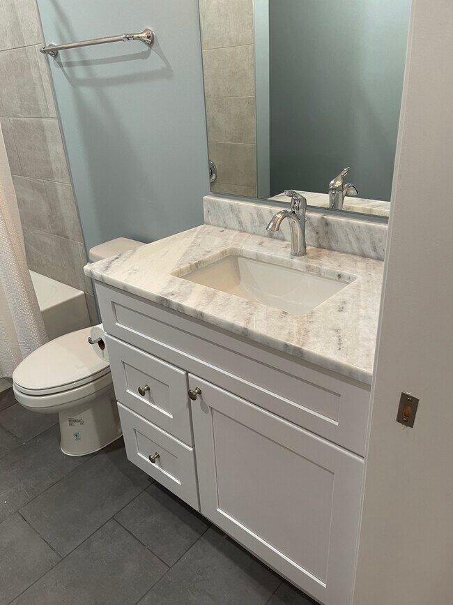 Building Photo - 5615 1st Plz NW