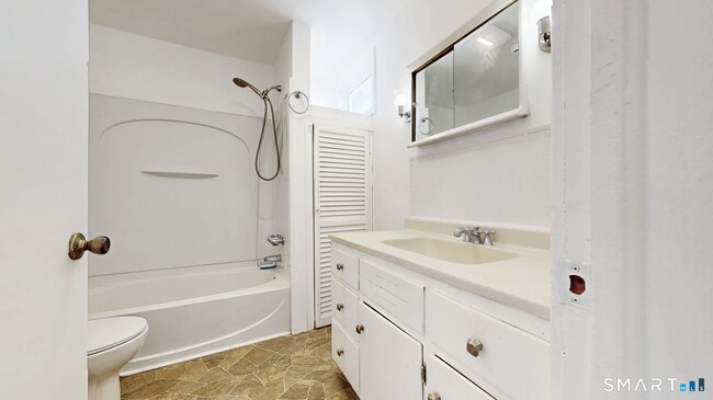 Building Photo - 150 Adams St