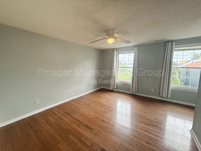 Building Photo - 40 Reid St