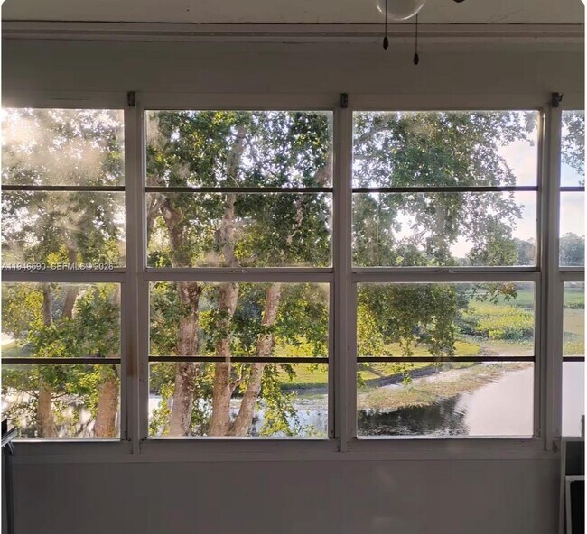 Building Photo - 9460 Poinciana Pl