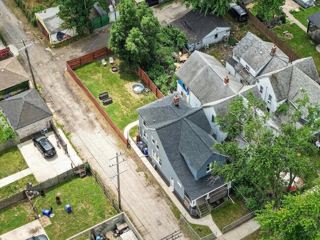 Building Photo - 5827 Baker St