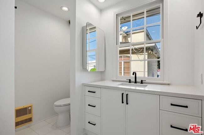 Building Photo - 450 Smithwood Dr