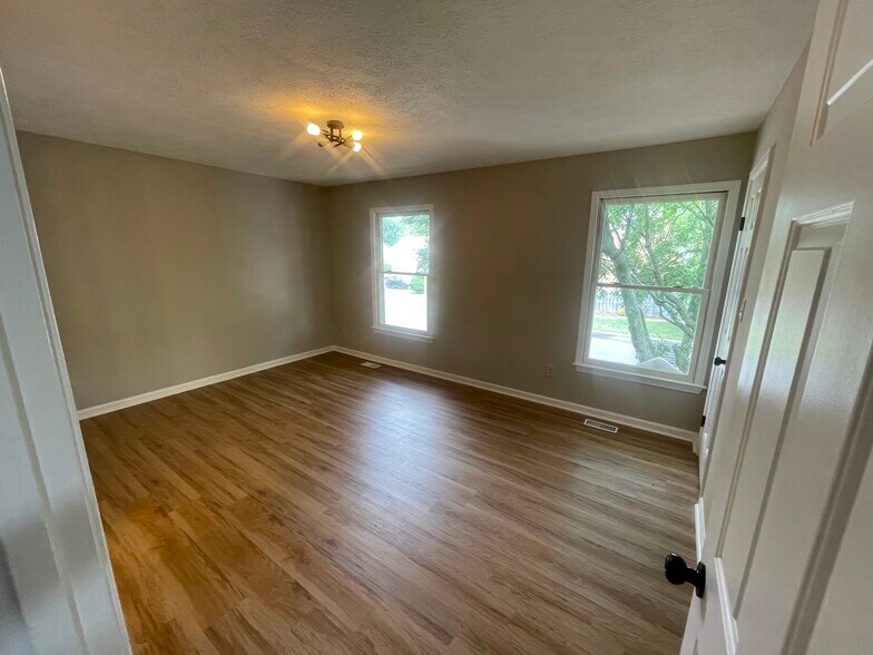 Building Photo - 254 Loch Cir