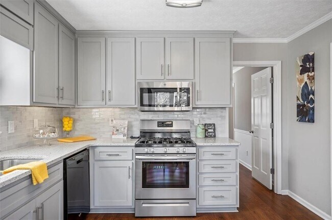 Building Photo - 4508 Pine Hill Terrace NE