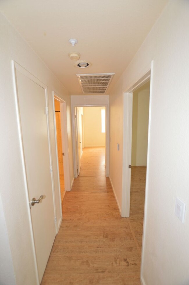 Building Photo - Meridian Unfurnished 2 Bed | 2 Bath Top Fl...