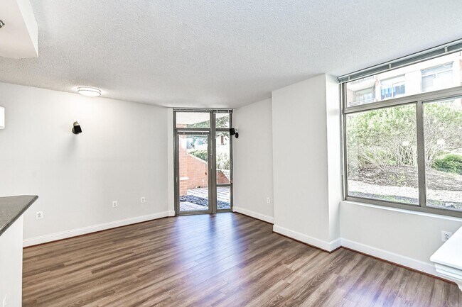 Building Photo - 3600 S Glebe Rd