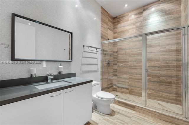 Building Photo - 16001 Collins Ave