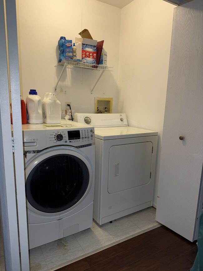 Building Photo - 689 Shannon Dr