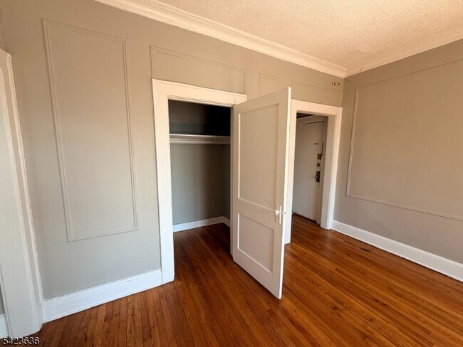 Building Photo - 16 Irving Ave