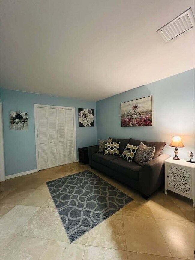 Building Photo - 7834 Edgewater Dr