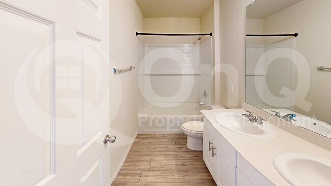 Building Photo - 426 Lake Erie Dr