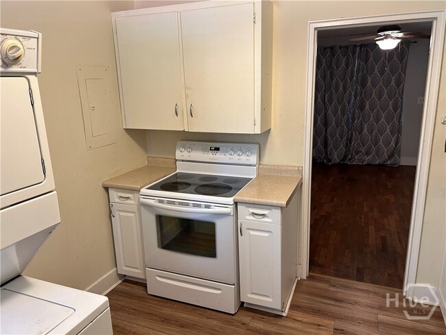 Building Photo - 253 Springdale St