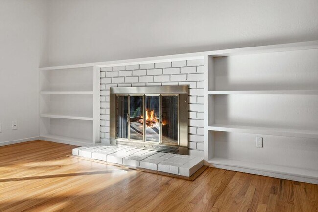 Building Photo - 6386 Blackwood Dr
