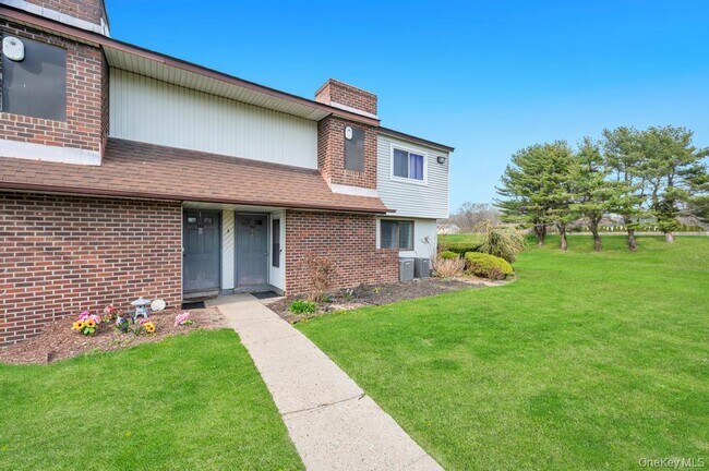 Building Photo - 109 Pointe Cir S