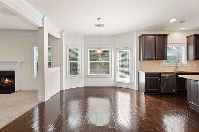 Building Photo - 165 Regency Pl