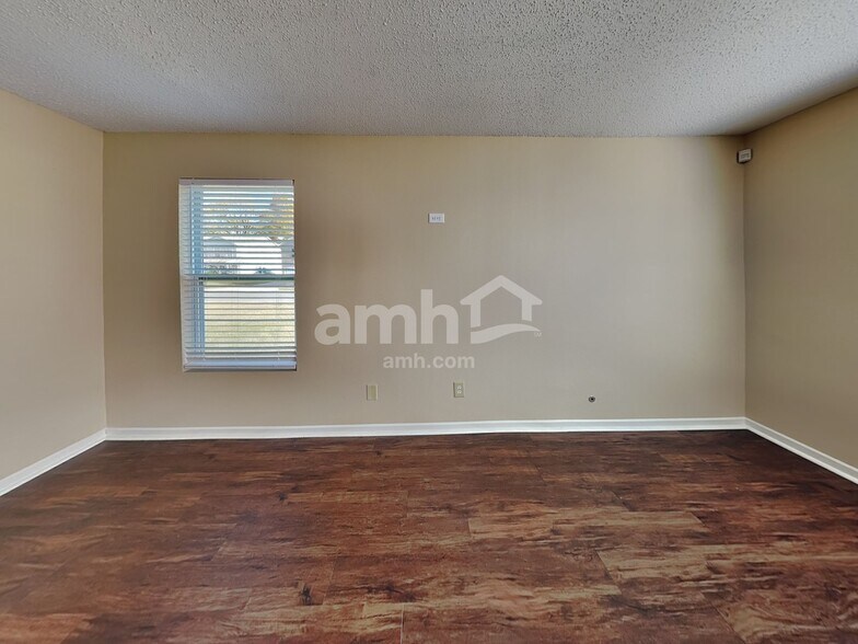 Building Photo - 10383 Homestead Dr