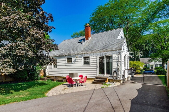 Building Photo - 459 Blenheim Rd