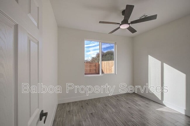 Building Photo - 212 2nd Ave E