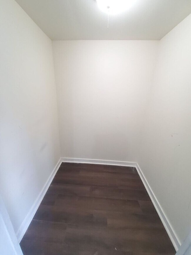 Building Photo - 277 E Spring St