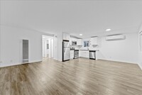 Building Photo - Beautiful Glendale Apartment!