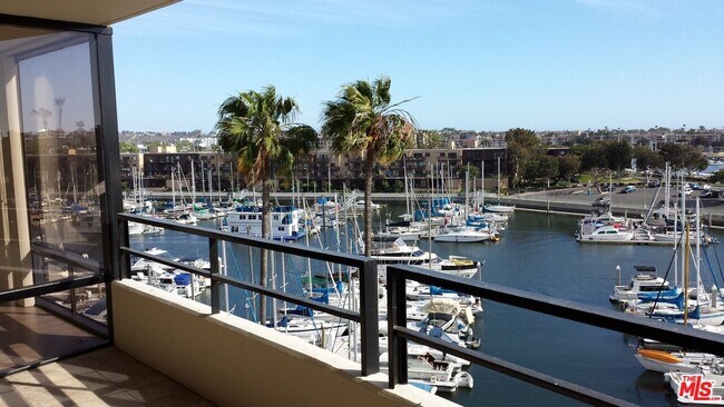 Building Photo - 4265 Marina City Dr