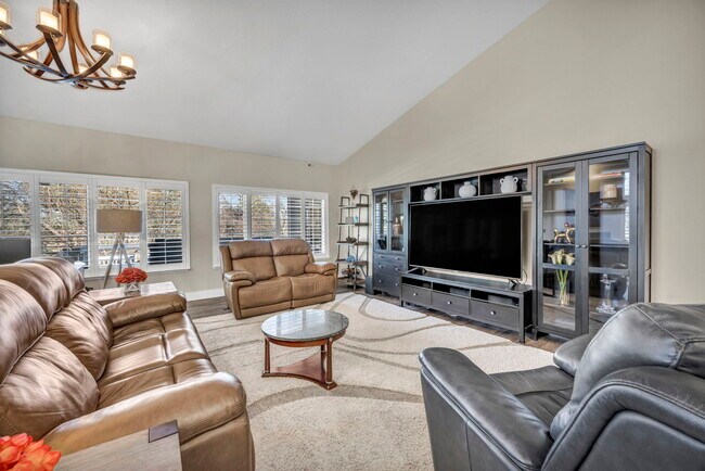 Building Photo - 6500 Brookview Cir