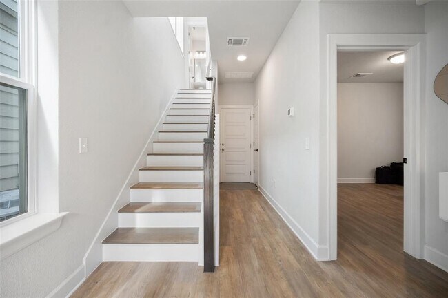 Building Photo - 13503 Ringold Cv