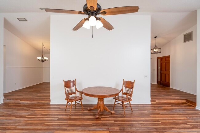 Building Photo - 1232 S Winterhawk Dr