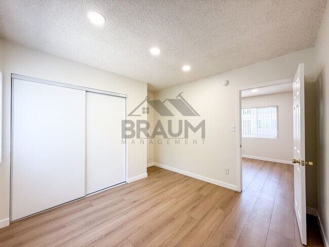 Building Photo - 13129 Oxnard St