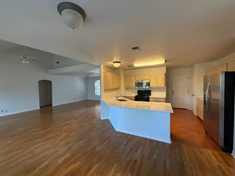 Building Photo - 1907 Summerwood Dr