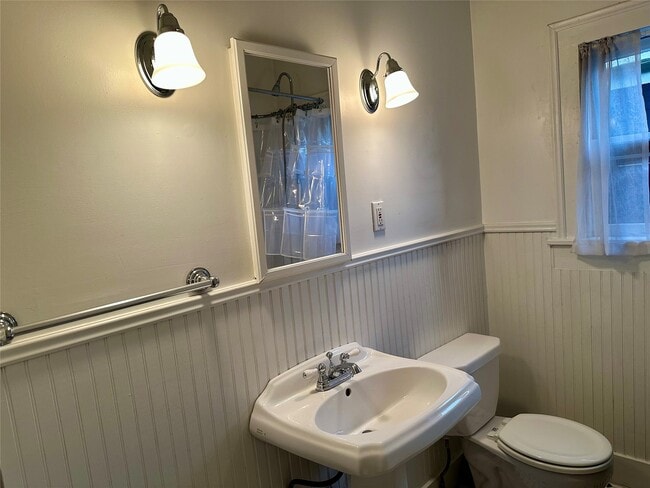 Building Photo - 2614 White Oak Dr