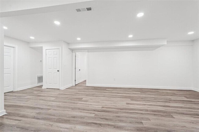 Building Photo - 119 Kelso Dr SW