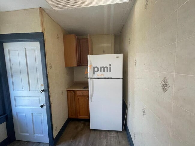 Building Photo - 5539 Claude Ave