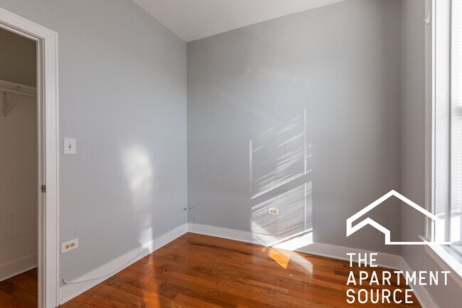 Building Photo - 4736 W Armitage Ave