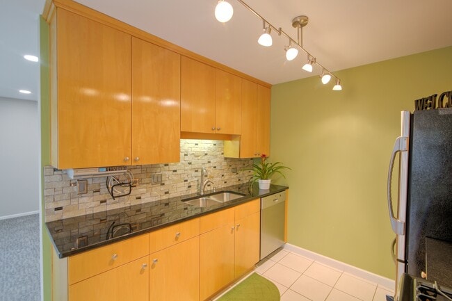Building Photo - 741 Acorn Ct