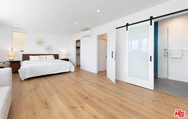 Building Photo - 6623 Esplanade