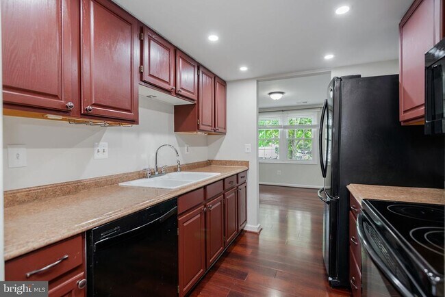 Building Photo - 6324 Lightburn Ct