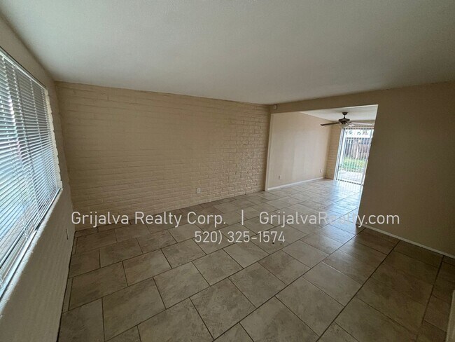 Building Photo - Spacious 4 Bedroom House for Rent  (Irvington/Kolb)