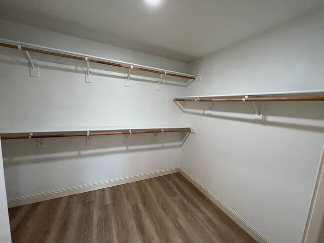 Building Photo - Desirable and Spacious 5-Bedroom Home in Empire Ranch!