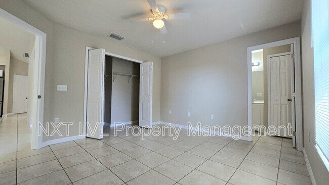 Building Photo - 303 NE 24th Ave