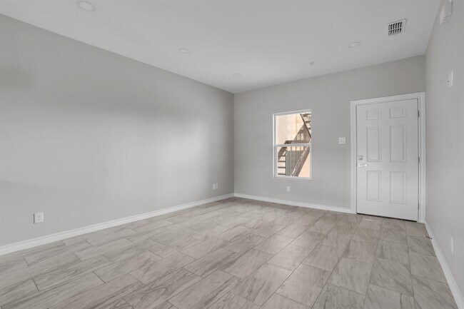 Building Photo - 2707 Sanders Ave